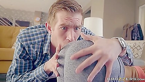 Homi lunger asian gets off by a dickra Homi lunger asian gets off by a dickra