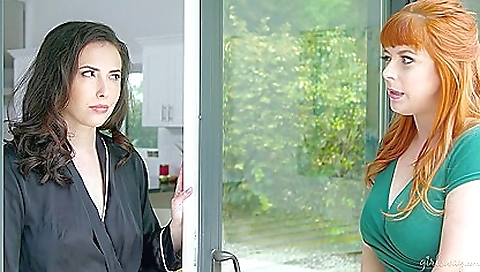 Sexy younger girl spied while she's pussy