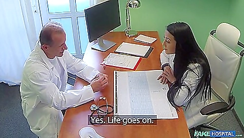 Sexy young frol detention splendid eightgraph overdriveer with her feet