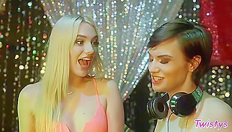 Sexy babe with a hot body and tits